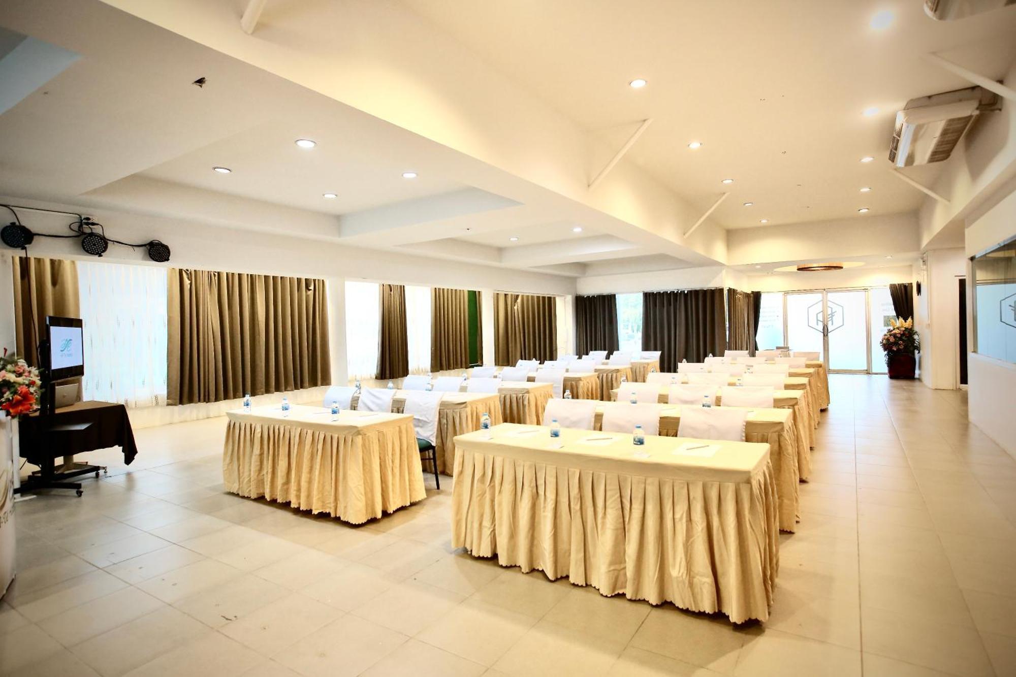 A-Te Chumphon Hotel - Sha Plus Exterior photo